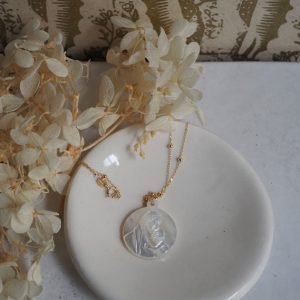 Collier Médaille nacre "Ave Maria" chaîne boules | Or 18 carats - Catho Rétro "Les Eternels"