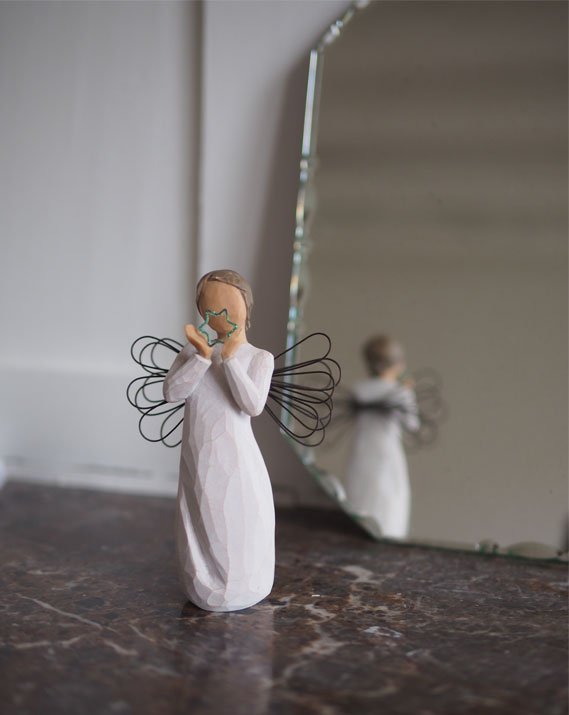 Figurine Ange portant l'Etoile de Noël