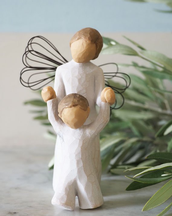 figurine ange gardien protégeant l'enfant