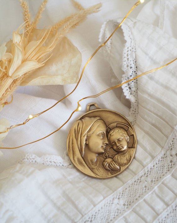 Médaille de berceau Vierge et Enfant Jésus | Tailleurs d'images