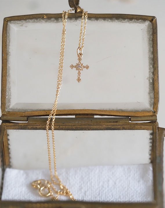 Pendentif croix en plaqué or et zircunium