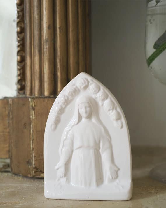 Statue Vierge Marie aux roses en faïence française | Catho Retro