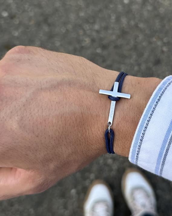 bracelet croix en argent et fils bleu