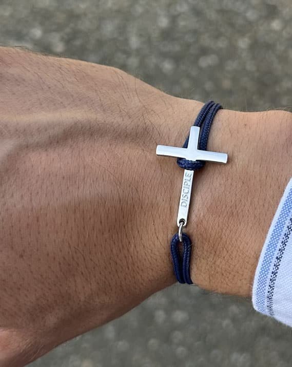 bracelet croix en argent et fils bleu