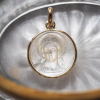 Médaille Vierge Amabilis I Or 18 carats et nacre - Becker