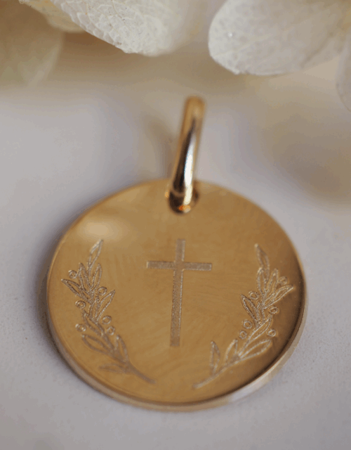 Pendentif médaille ronde croix au rameau 15 mm