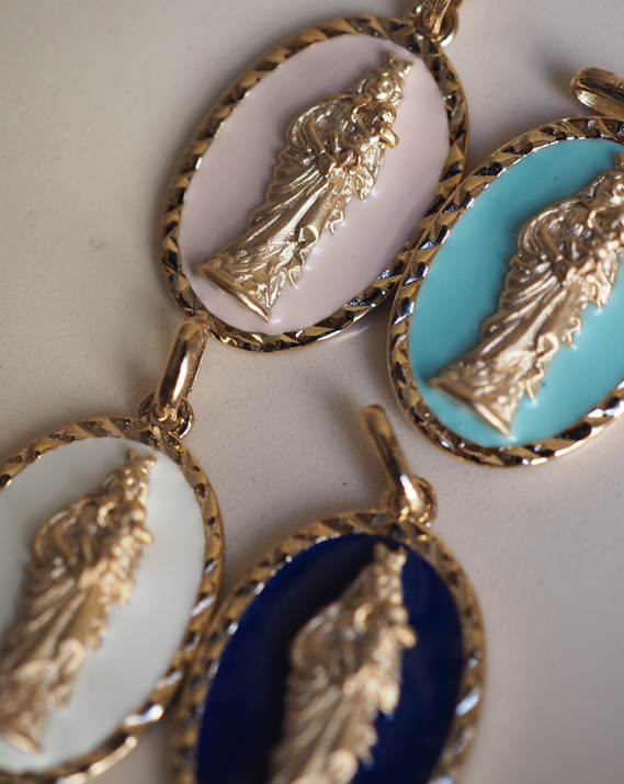 Pendentif ovale vierge à l'enfant
